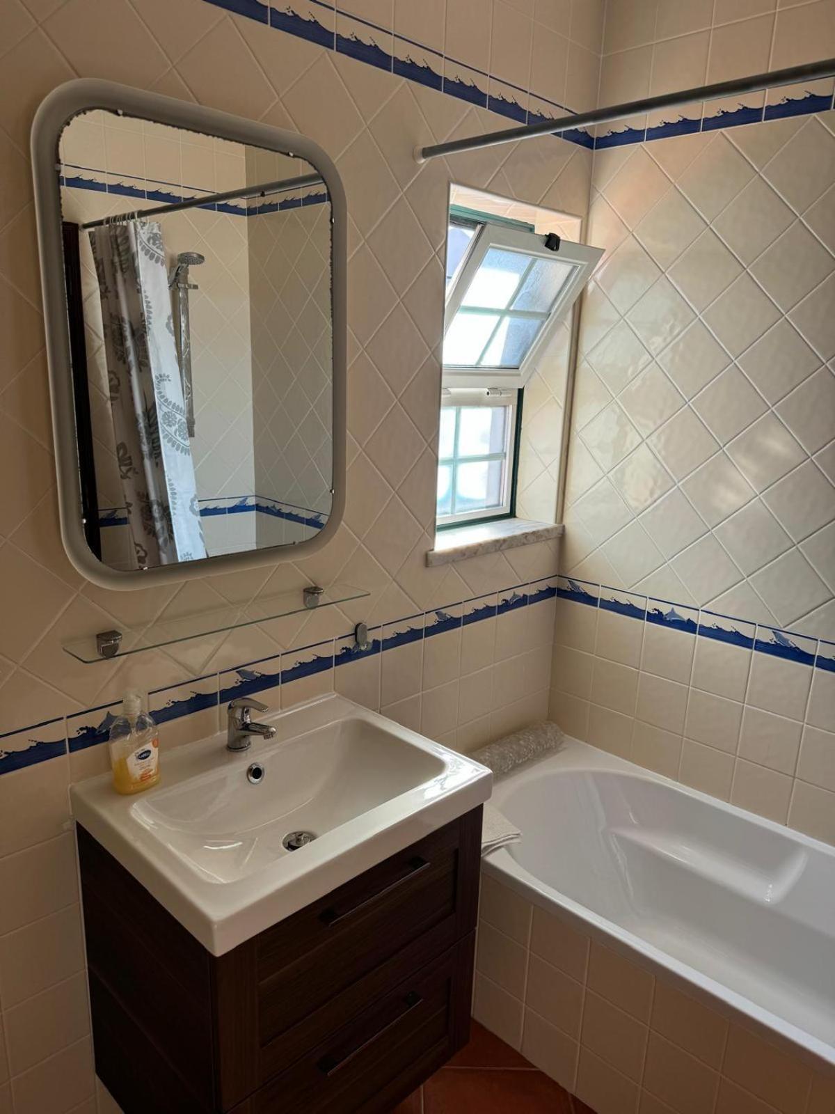 Triplo Com Terraco E Casa De Banho Partilhada - Em Casa De Do T2- Trilho Dos Pescadores * Almograve