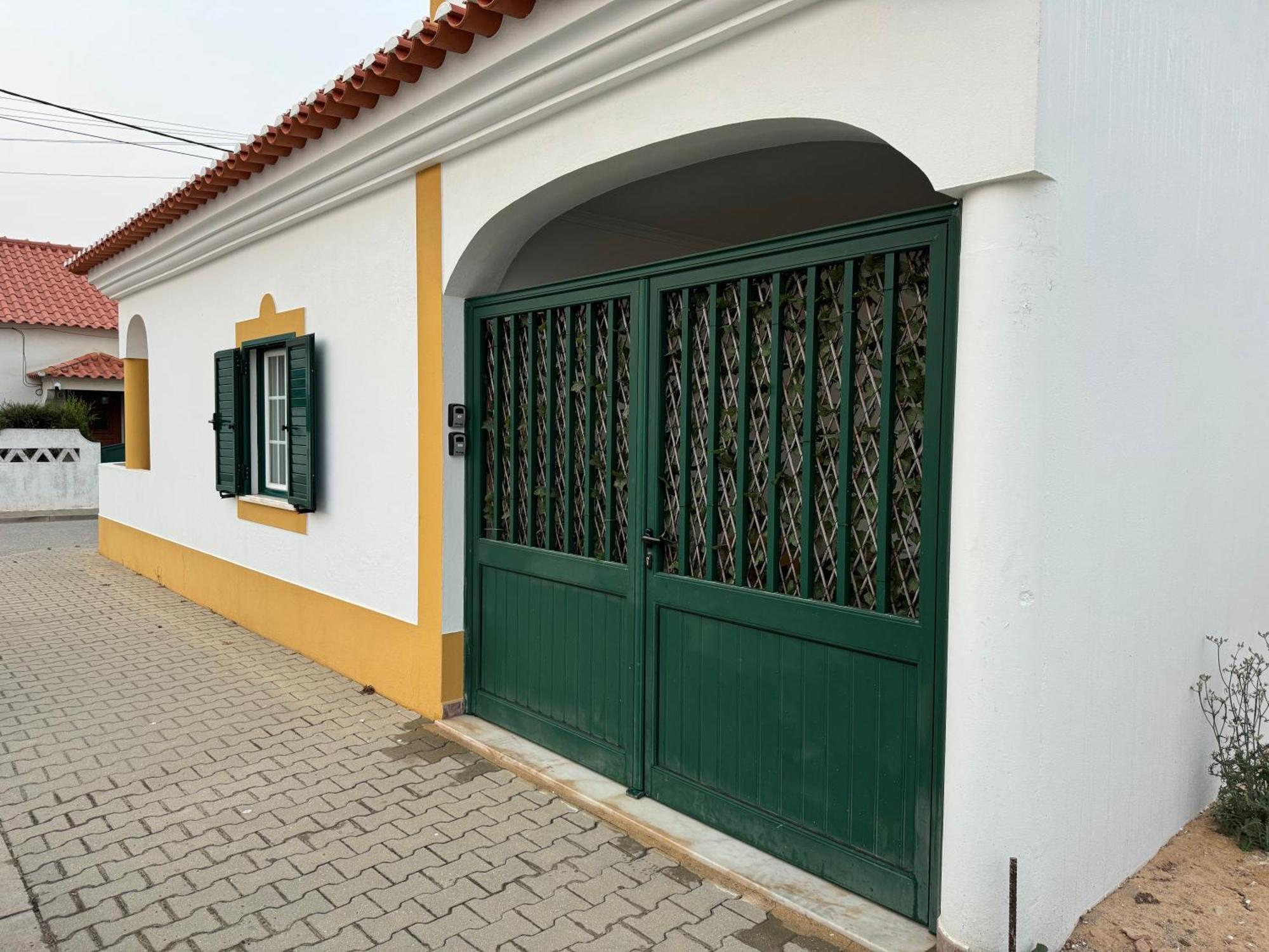 Triplo Com Terraco E Casa De Banho Partilhada - Em Casa De Do T2- Trilho Dos Pescadores * Almograve